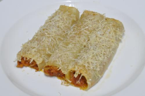 Jak uvařit kanalony plněné šunkovou směsí? Snadné recept, připravený za 30 - 45 minut